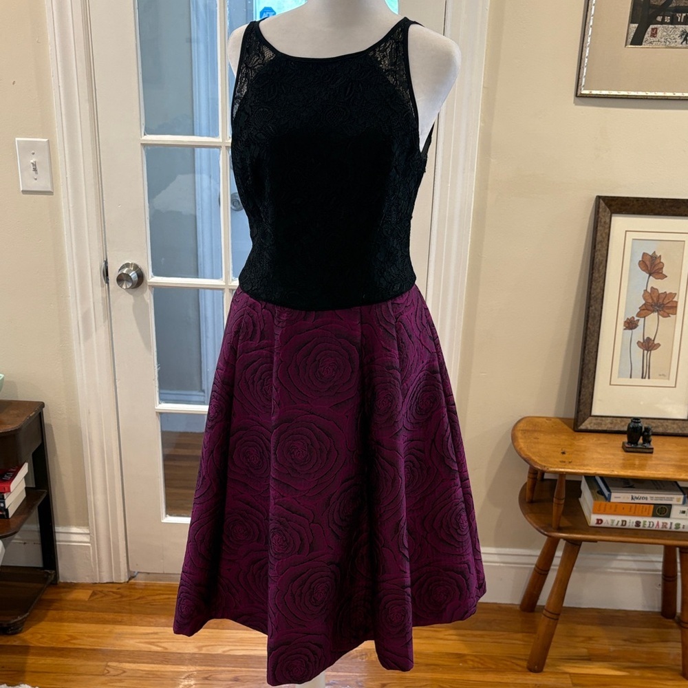Maggy London Black Lace Bodice with Plum Tapestry A-line Dress. Size 6.